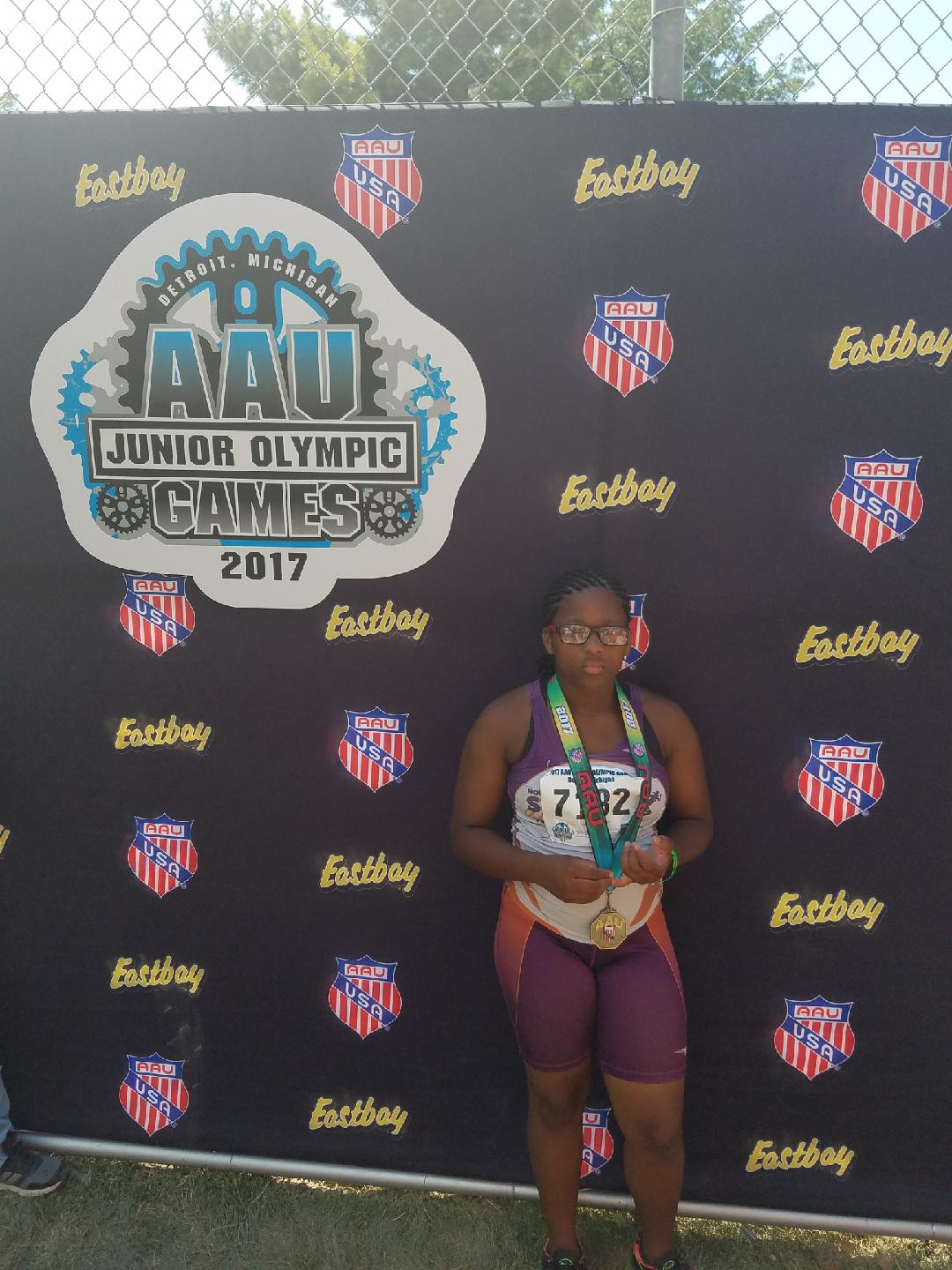 Octavia 3rd place in discus